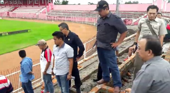 Dewan Kota Blitar Sebut Ada Kejanggalan Pembangunan Stadion Soeprijadi Dewan Kota Blitar Sebut Ada Kejanggalan Pembangunan Stadion Soeprijadi