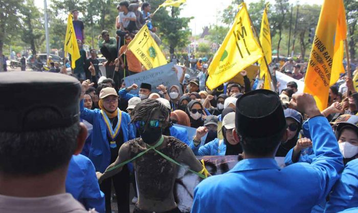 Nilai Kepemimpinan Timbul Prihanjoko Gagal, PMII Probolinggo Gelar Demo di Kantor Bupati Nilai Kepemimpinan Timbul Prihanjoko Gagal, PMII Probolinggo Gelar Demo di Kantor Bupati