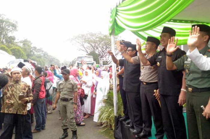 1.315 JCH Kota Malang Diberangkatkan 1.315 JCH Kota Malang Diberangkatkan