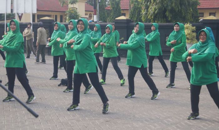 Pertemuan Persit Kodim Surabaya Utara Diawali Senam Pagi Pertemuan Persit Kodim Surabaya Utara Diawali Senam Pagi