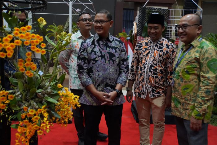 Ribuan Pengunjung Meriahkan Batu Shining Orchid Week 2024 di Balai Kota Batu Ribuan Pengunjung Meriahkan Batu Shining Orchid Week 2024 di Balai Kota Batu