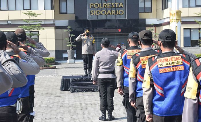 Pimpin Apel Pagi, Wakapolresta Sidoarjo Beri Arahan Bhabinkamtibmas Soal PPKM Mikro Pimpin Apel Pagi, Wakapolresta Sidoarjo Beri Arahan Bhabinkamtibmas Soal PPKM Mikro