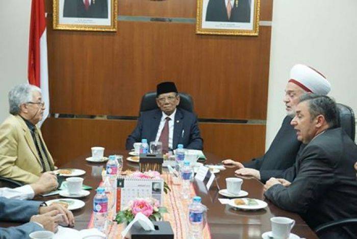 Kiai Hasyim Muzadi Diminta Jadi Promotor Konferensi Universitas Islam Internasional Kiai Hasyim Muzadi Diminta Jadi Promotor Konferensi Universitas Islam Internasional