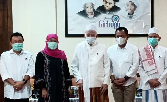 Gubernur Jatim Sowan ke Pesantren Lirboyo dan Al-Falah Ploso Serahkan Sertifikat Tanah Pondok Gubernur Jatim Sowan ke Pesantren Lirboyo dan Al-Falah Ploso Serahkan Sertifikat Tanah Pondok