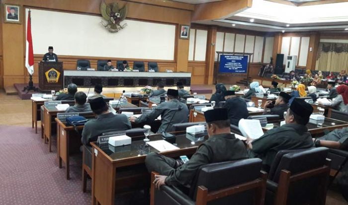 Paripurna DPRD Gresik Sepakati Penetapan Empat Raperda Inisiatif Paripurna DPRD Gresik Sepakati Penetapan Empat Raperda Inisiatif