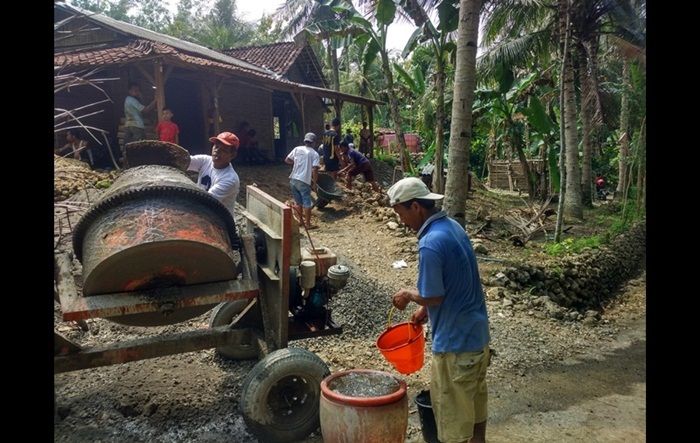 PDIP Gotong Royong Bangun MCK di Rumah Warga Stunting Trenggalek PDIP Gotong Royong Bangun MCK di Rumah Warga Stunting Trenggalek