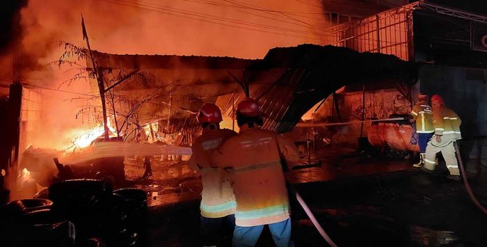 Bengkel Tambal Ban di Gresik Terbakar, Kerugian Capai Rp500 Juta