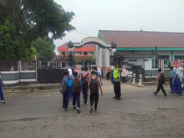 Dekatkan Diri Kepada Masyarakat, Jajaran Polres Ngawi Laksanakan Gatur Pagi Dekatkan Diri Kepada Masyarakat, Jajaran Polres Ngawi Laksanakan Gatur Pagi