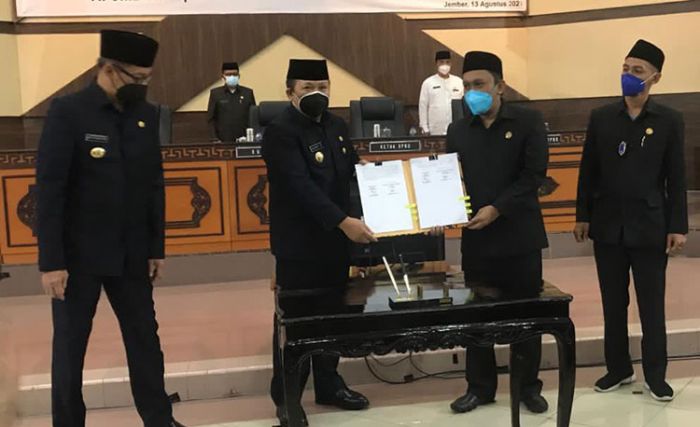 Hadiri Paripurna DPRD, Bupati Hendy: Pemindahan Pusat Pemerintahan Jember Masuk Draf RPJMD 2021-2026 Hadiri Paripurna DPRD, Bupati Hendy: Pemindahan Pusat Pemerintahan Jember Masuk Draf RPJMD 2021-2026
