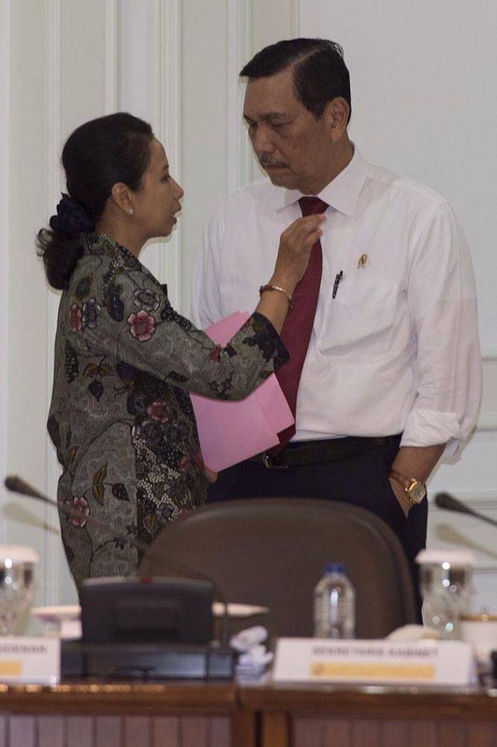 Luhut Panjaitan Bantah Bermesraan dengan Rini Soemarno Luhut Panjaitan Bantah Bermesraan dengan Rini Soemarno