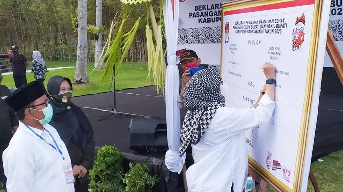 Deklarasi Pilkada Damai di Banyuwangi, KPU Minta Kedua Paslon Patuhi Protokol Kesehatan Deklarasi Pilkada Damai di Banyuwangi, KPU Minta Kedua Paslon Patuhi Protokol Kesehatan