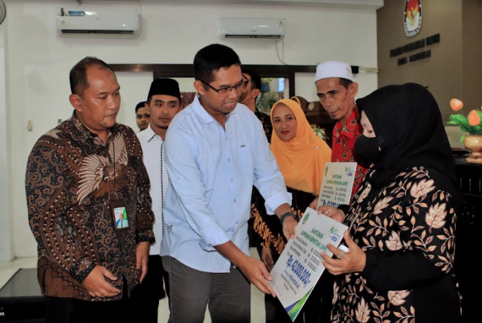 Serahkan Santunan ke Keluarga Petugas TPS yang Gugur, Mas Adi: Mereka Pahlawan Demokrasi Serahkan Santunan ke Keluarga Petugas TPS yang Gugur, Mas Adi: Mereka Pahlawan Demokrasi