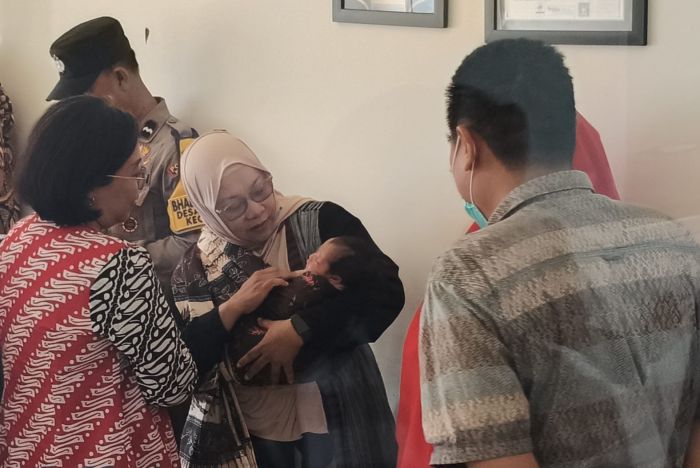 Bayi Perempuan yang Diduga Dibuang di Ngasem Kediri Diserahkan ke Dinsos, Polisi Buru Orang Tua