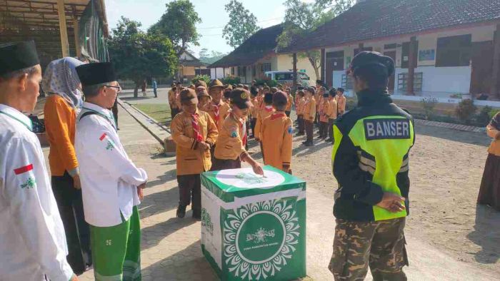 ​Sambut Satu Abad NU, Ratusan Siswa MI Kediri Sisihkan Uang Saku untuk Dimasukkan ke Kotak Koin