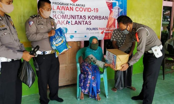 Satlantas Polres Pamekasan Santuni Korban Laka Lantas Satlantas Polres Pamekasan Santuni Korban Laka Lantas