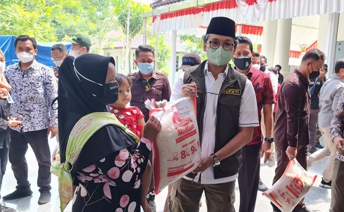 Bulog Bangkalan Salurkan 74.837 Ribu Ton Beras ke Penerima PKH dan BST Bulog Bangkalan Salurkan 74.837 Ribu Ton Beras ke Penerima PKH dan BST