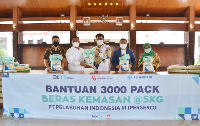 Bupati Gus Yani Terima Bantuan dari Pelindo, Paguyuban Pengusaha, dan Guru Honorer Non K2