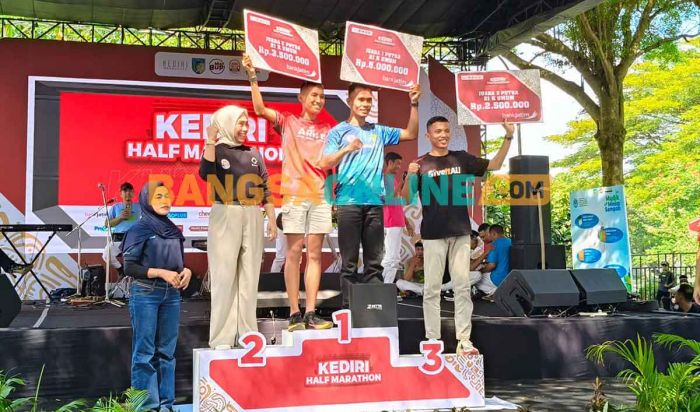 Prajurit TNI AD dari Sumatra Juarai Lomba Kediri Half Marathon 2025 Prajurit TNI AD dari Sumatra Juarai Lomba Kediri Half Marathon 2025