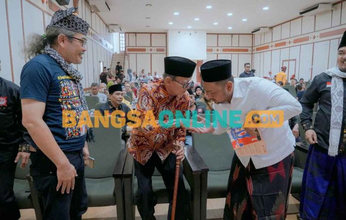 Bupati Gresik Launching Buku Piknik Literasi Bupati Gresik Launching Buku Piknik Literasi