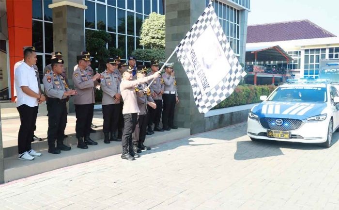 Polres Gresik Kirim Bantuan Selimut untuk Korban Banjir di Jawa Tengah Polres Gresik Kirim Bantuan Selimut untuk Korban Banjir di Jawa Tengah
