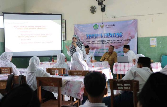 Pulihkan Kesehatan Mental Warga di Manisrenggo, Pemkot Kediri Gelar Trauma Healing Pulihkan Kesehatan Mental Warga di Manisrenggo, Pemkot Kediri Gelar Trauma Healing