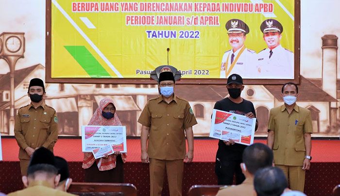 Kurangi Beban Masyarakat Terdampak Pandemi, Pemkot Pasuruan Beri Bantuan untuk 5.319 KPM Kurangi Beban Masyarakat Terdampak Pandemi, Pemkot Pasuruan Beri Bantuan untuk 5.319 KPM
