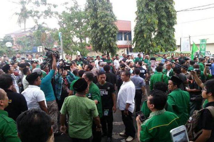 Muktamar PPP Ricuh, Menolak Djan Faridz, Menuding Romi Melacur 