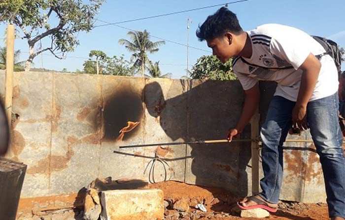 Ingin Cari Air, Warga di Kadur Pamekasan Malah Dapat Semburan Api