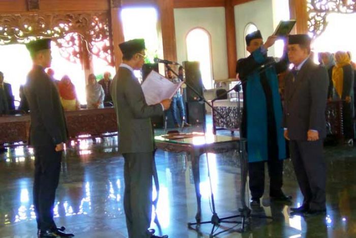 Bupati Pamekasan Lantik Kepala Disdik Bupati Pamekasan Lantik Kepala Disdik