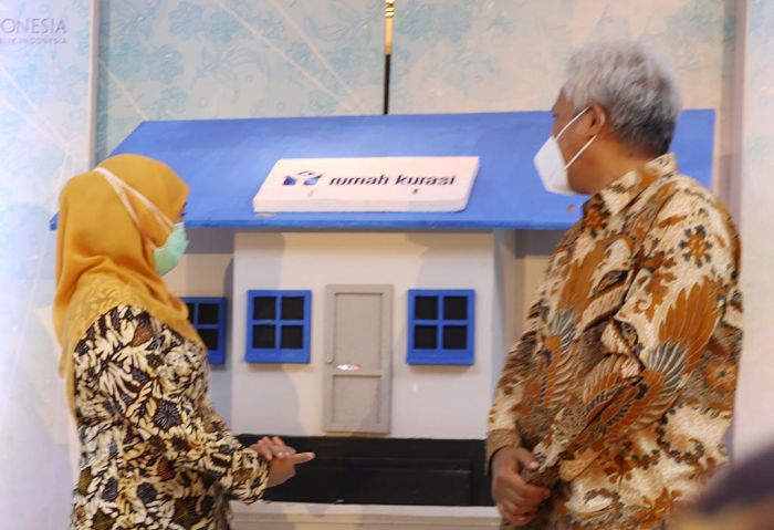 Khofifah Launching Rumah Kurasi di Kediri untuk Peningkatan Kualitas Ekspor Produk UMKM Khofifah Launching Rumah Kurasi di Kediri untuk Peningkatan Kualitas Ekspor Produk UMKM
