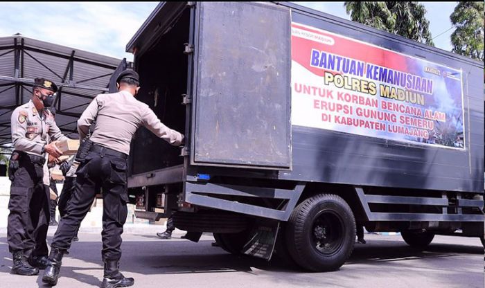Polres Madiun Kirim Bantuan untuk Ringankan Beban Korban Erupsi Semeru Polres Madiun Kirim Bantuan untuk Ringankan Beban Korban Erupsi Semeru