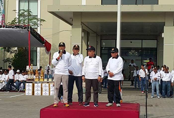 26 Ribu Guru PGRI Pasuruan Konvoi Jalan Sehat 26 Ribu Guru PGRI Pasuruan Konvoi Jalan Sehat