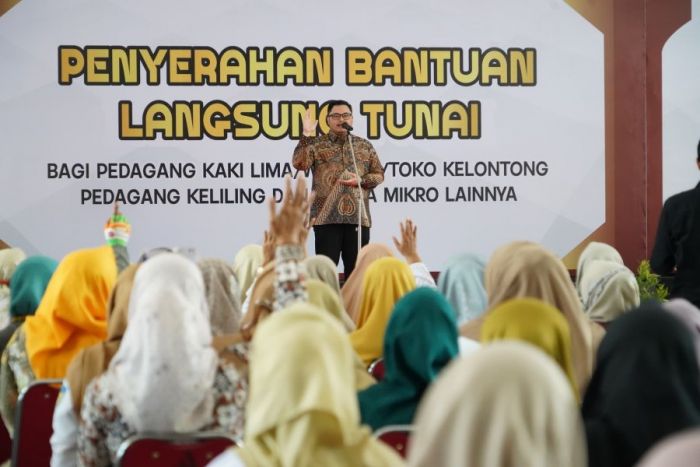 Ratusan Guru Non ASN di Kediri Terima Bantuan Modal Usaha dari Bupati Dhito