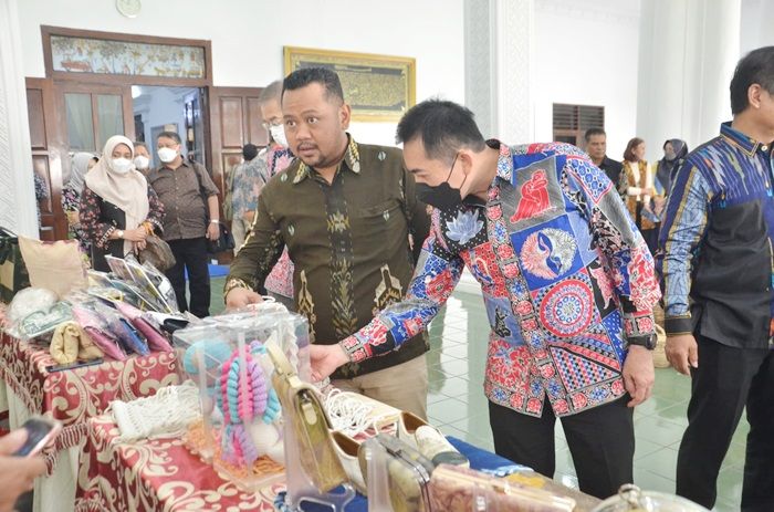 Ketamuan KBRI Jepang, Bupati Gresik Ajak Kerja Sama Pasarkan Produk UMKM Ketamuan KBRI Jepang, Bupati Gresik Ajak Kerja Sama Pasarkan Produk UMKM