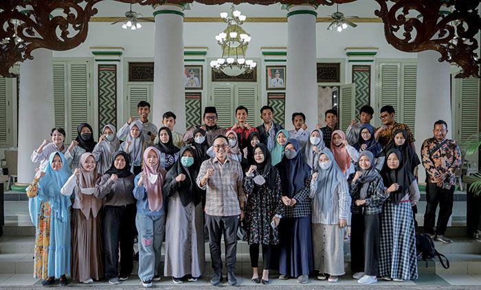 Beri Semangat dan Beasiswa, Bupati Pamekasan Lepas 38 Calon Mahasiswa Fakultas Kedokteran Unair Beri Semangat dan Beasiswa, Bupati Pamekasan Lepas 38 Calon Mahasiswa Fakultas Kedokteran Unair