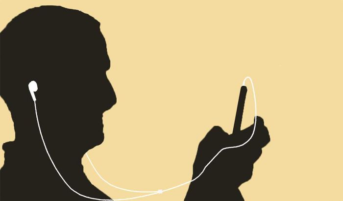 Bahaya Pakai Earphone saat Tidur: Gangguan Telinga Mengintai