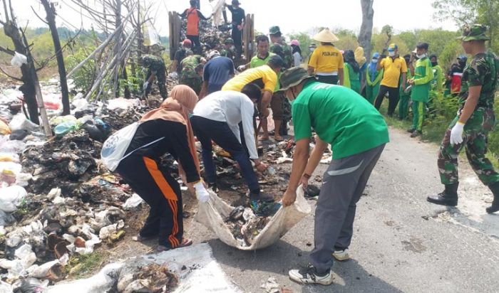 Tumpukan Sampah di Desa Socah dan Pataonan Akhirnya Dibersihkan atas Inisiasi IKMS