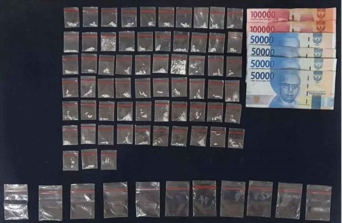 Polisi Ringkus Pengedar 63 Paket Sabu di Sumenep Polisi Ringkus Pengedar 63 Paket Sabu di Sumenep
