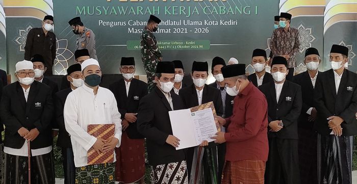 Ketua Tanfidziyah PWNU Jatim Lantik Pengurus Cabang NU Kota Kediri di Ponpes Lirboyo Ketua Tanfidziyah PWNU Jatim Lantik Pengurus Cabang NU Kota Kediri di Ponpes Lirboyo