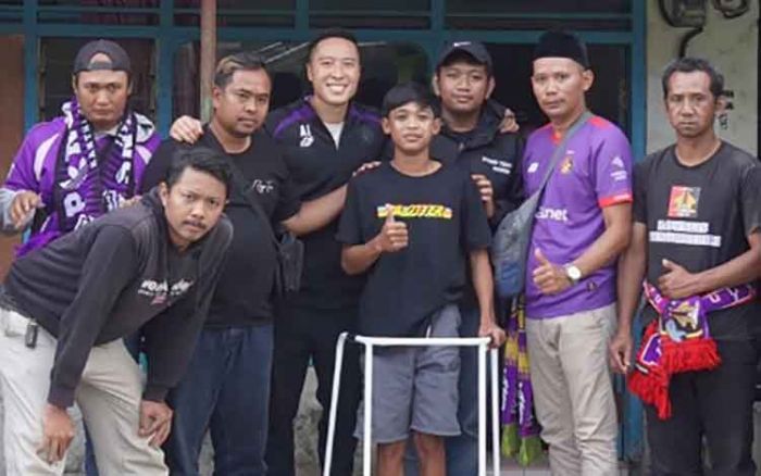 AFG dan Persik Kediri Berikan Bantuan untuk Korban Tragedi Kanjuruhan AFG dan Persik Kediri Berikan Bantuan untuk Korban Tragedi Kanjuruhan