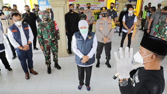 Jatim Siapkan Kampung Tangguh Sebagai Embrio PPKM Mikro Berbasis Partisipasi Masyarakat Jatim Siapkan Kampung Tangguh Sebagai Embrio PPKM Mikro Berbasis Partisipasi Masyarakat