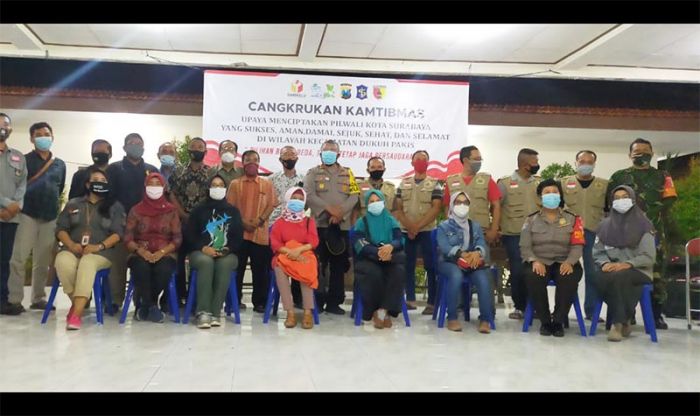 Demi Pilwali Surabaya Kondusif, Forkopimcam Dukuh Pakis Gelar Cangkrukan Kamtibmas Demi Pilwali Surabaya Kondusif, Forkopimcam Dukuh Pakis Gelar Cangkrukan Kamtibmas