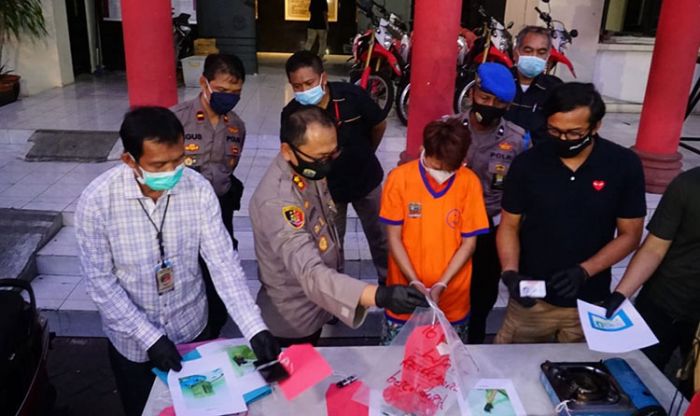 Pelaku Pembunuhan di Lidah Kulon Berhasil Ditangkap Satreskrim Polrestabes Surabaya Pelaku Pembunuhan di Lidah Kulon Berhasil Ditangkap Satreskrim Polrestabes Surabaya
