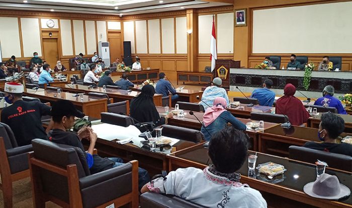 DPRD Gresik Hentikan Aktivitas Bongkar Muat Batu Bara, Sarankan PT GJT Relokasi DPRD Gresik Hentikan Aktivitas Bongkar Muat Batu Bara, Sarankan PT GJT Relokasi