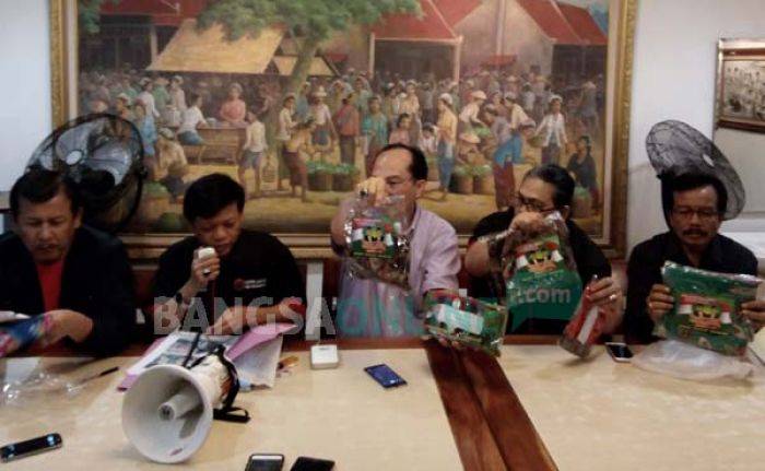 Tim Dewanti-Masrifah Laporkan KPU dan Panwaslu Malang ke DKPP Tim Dewanti-Masrifah Laporkan KPU dan Panwaslu Malang ke DKPP
