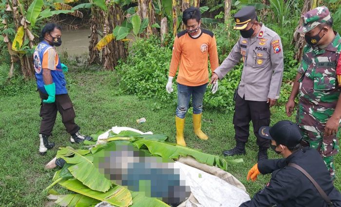 Mayat Mr. X Ditemukan Mengapung di Sungai Marmoyo Mojokerto Mayat Mr. X Ditemukan Mengapung di Sungai Marmoyo Mojokerto