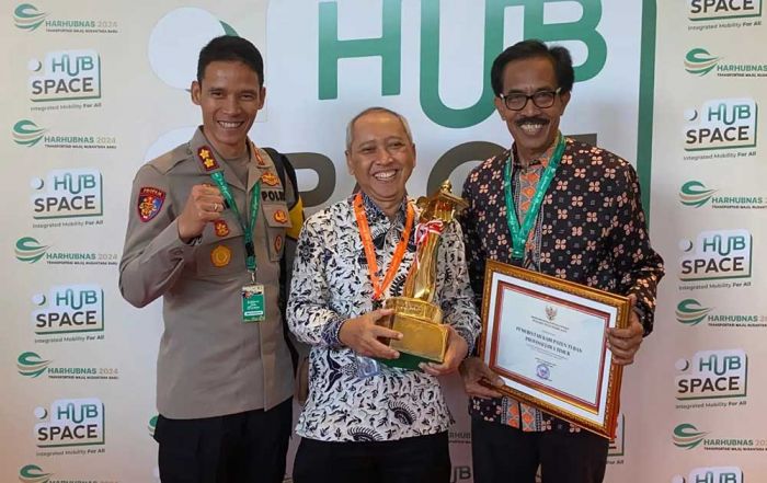 Berhasil Kelola Tranportasi dengan Baik, Kabupaten Tuban Raih Penghargaan WTN 2024 Berhasil Kelola Tranportasi dengan Baik, Kabupaten Tuban Raih Penghargaan WTN 2024