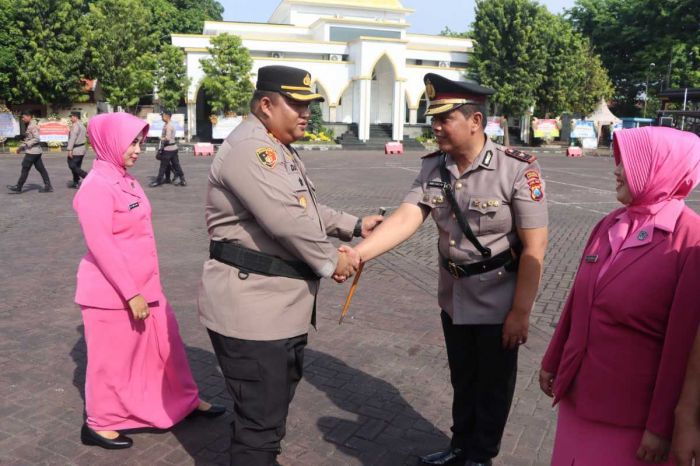 Pimpin Sertijab Delapan Kapolsek, Kapolres Pasuruan Tegaskan Penyegaran dan Regenerasi Pimpin Sertijab Delapan Kapolsek, Kapolres Pasuruan Tegaskan Penyegaran dan Regenerasi