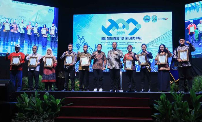 Di Peringatan HANI 2024, Pj Gubernur Jatim Ajak Perangi Narkoba dengan Prinsip Kasih Sayang Di Peringatan HANI 2024, Pj Gubernur Jatim Ajak Perangi Narkoba dengan Prinsip Kasih Sayang