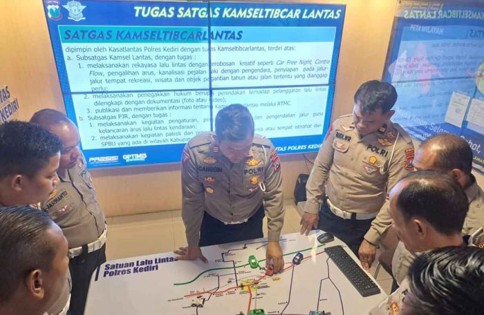Libur Nataru, Sejumlah Ruas Jalan Perbatasan di Kabupaten Kediri Mulai Dipadati Kendaraan Libur Nataru, Sejumlah Ruas Jalan Perbatasan di Kabupaten Kediri Mulai Dipadati Kendaraan